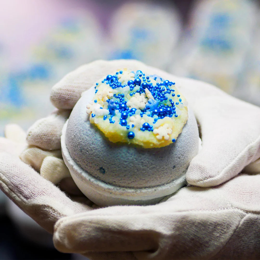 puremetics bath bomb 'Rose Garden' with foaming oil care peeling frosting